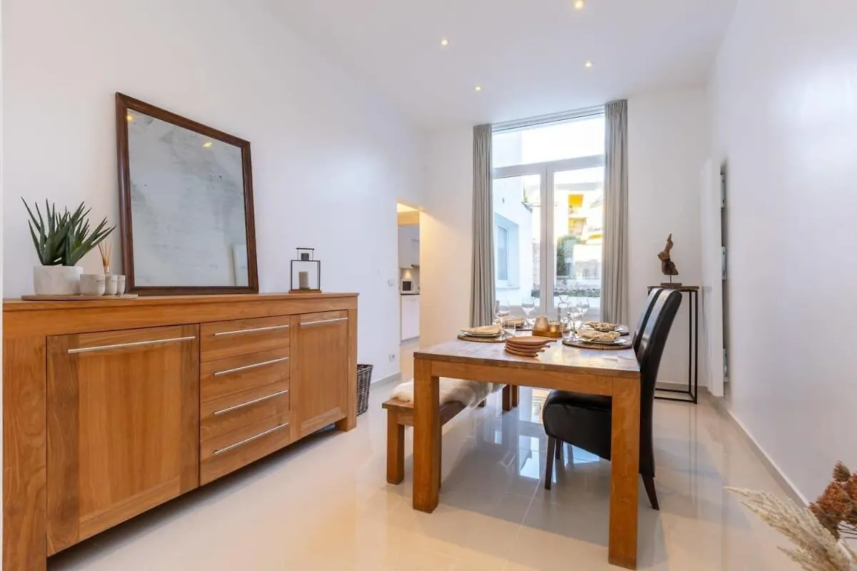 Huswell - Stylish Duplex Apartment In Town House Ostend Belgium