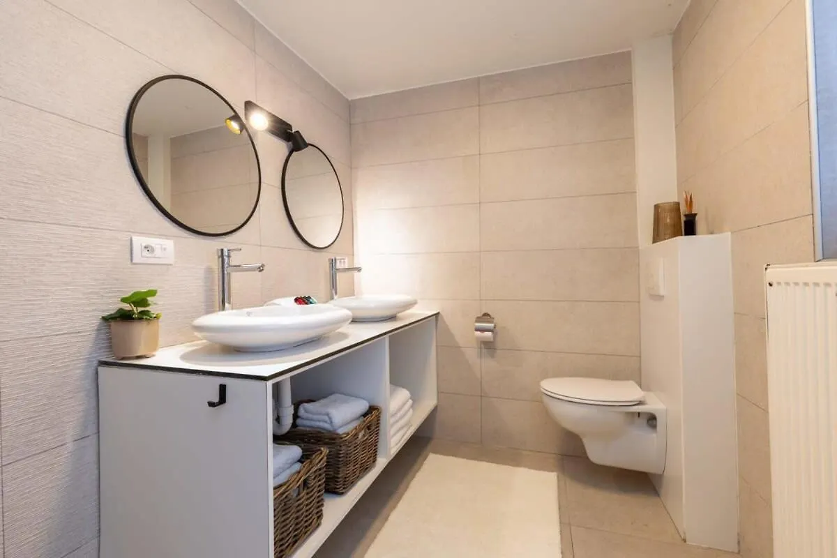 Huswell - Stylish Duplex Apartment In Town House Ostend 0*,  Belgium