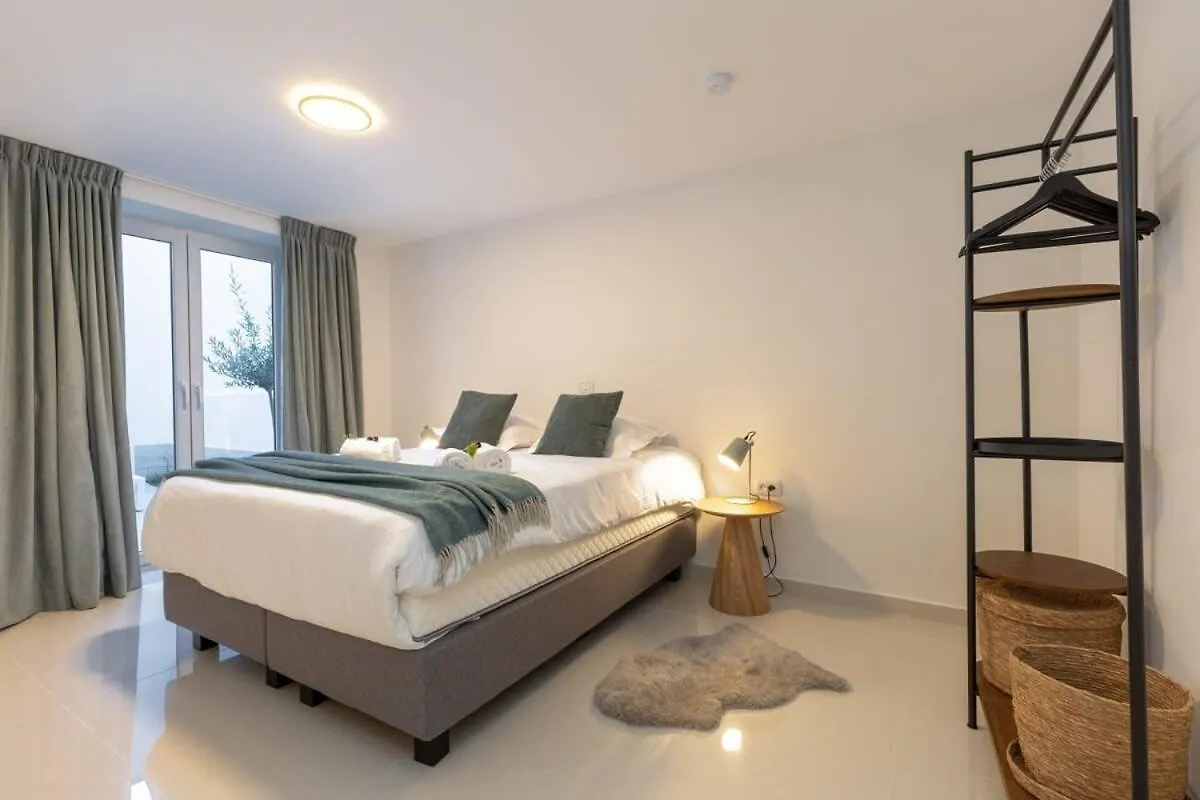 Huswell - Stylish Duplex Apartment In Town House Ostend