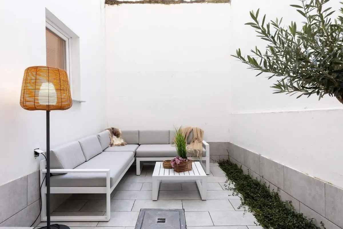 Huswell - Stylish Duplex Apartment In Town House Ostend