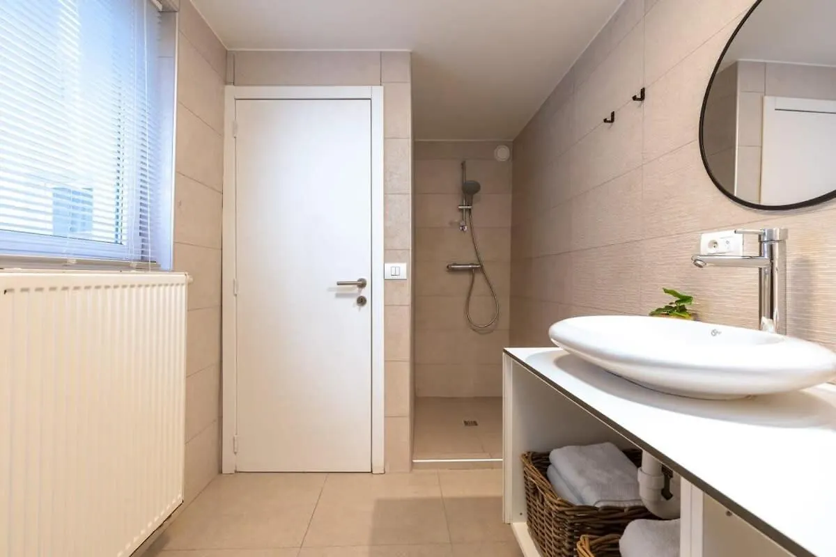 Huswell - Stylish Duplex Apartment In Town House Ostend Belgium