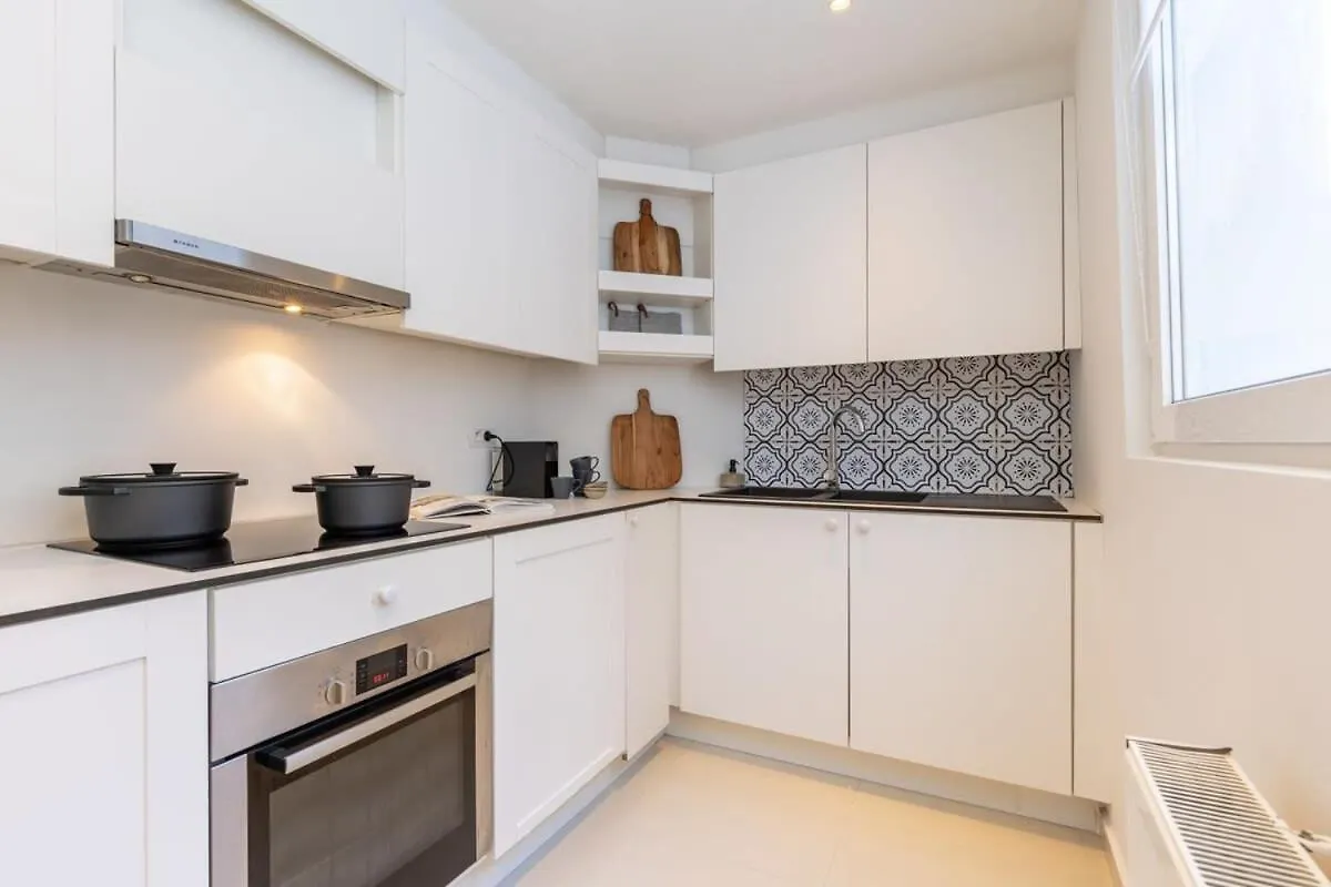 Huswell - Stylish Duplex Apartment In Town House Ostend
