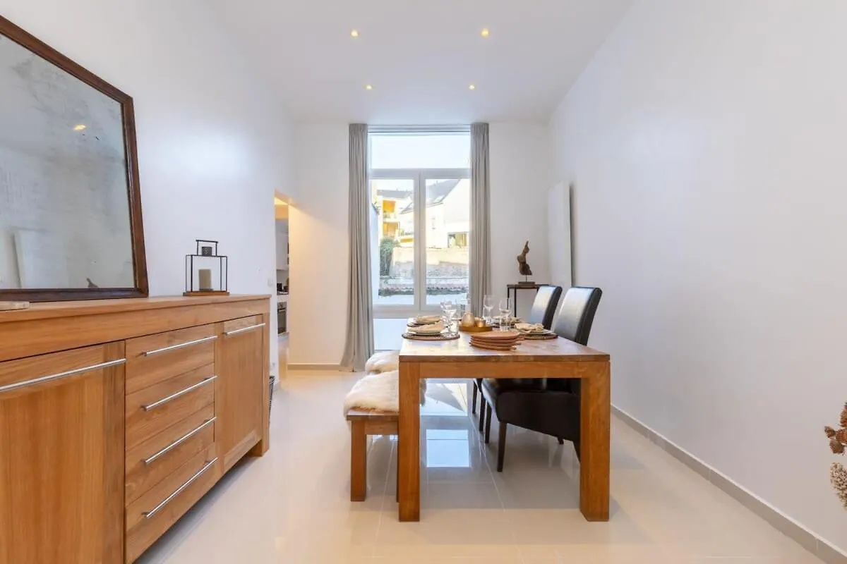Huswell - Stylish Duplex Apartment In Town House Ostend
