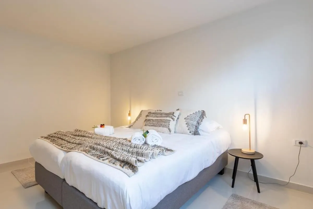 Huswell - Stylish Duplex Apartment In Town House Ostend